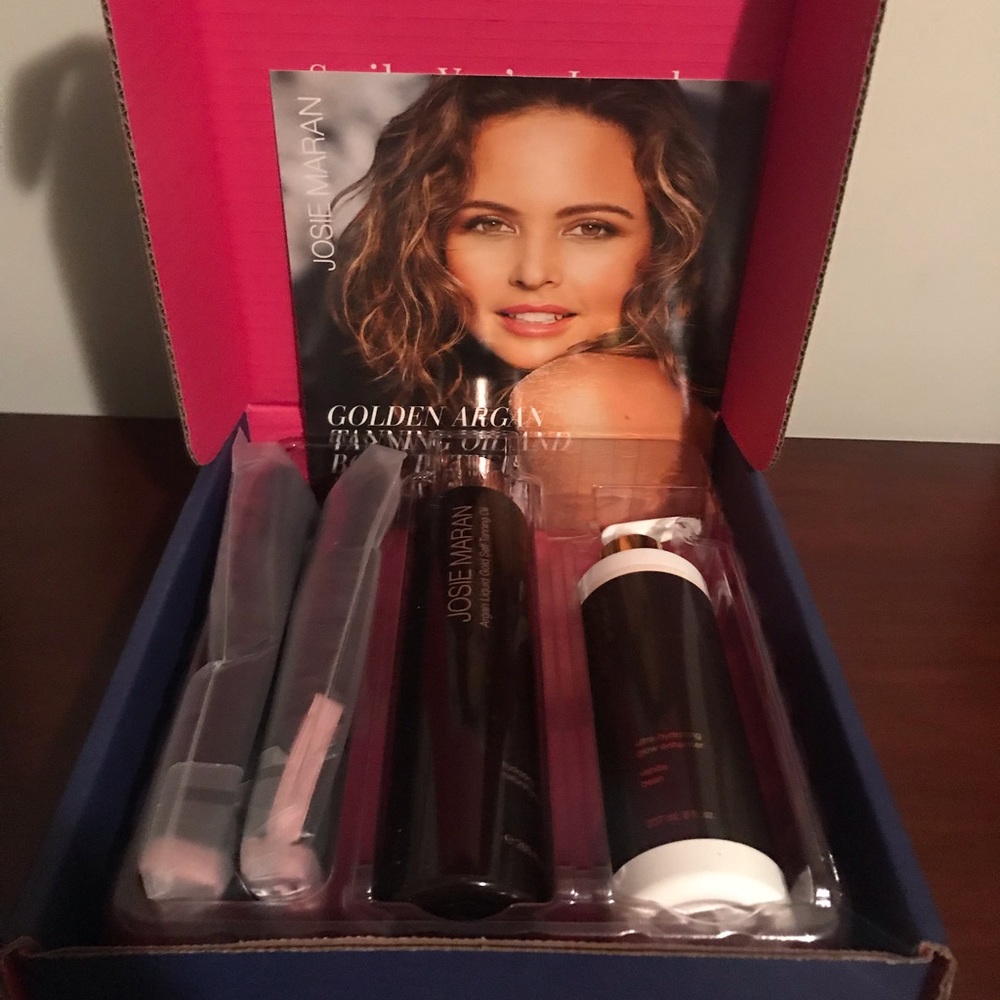 Josie Maron sunless Tanner